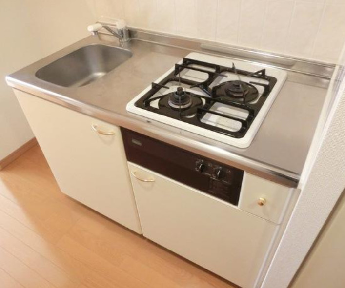 キッチン　別部屋の画像を使用しております。