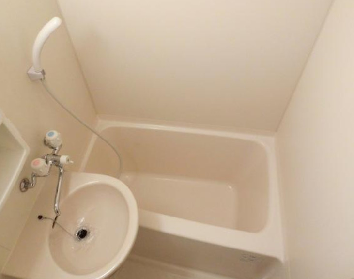 バス・シャワールーム　別部屋の画像を使用しております。