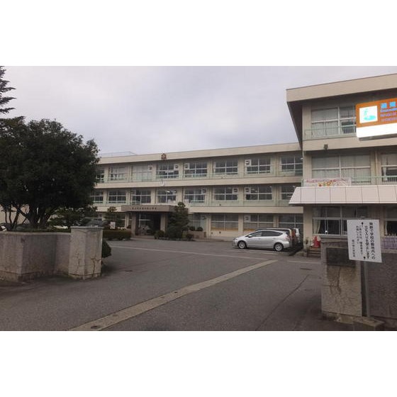 小学校　堀川南小学校（小学校）まで700m