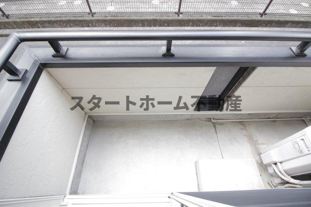 バルコニー　暖かな日差しのふりそそぐバルコニー