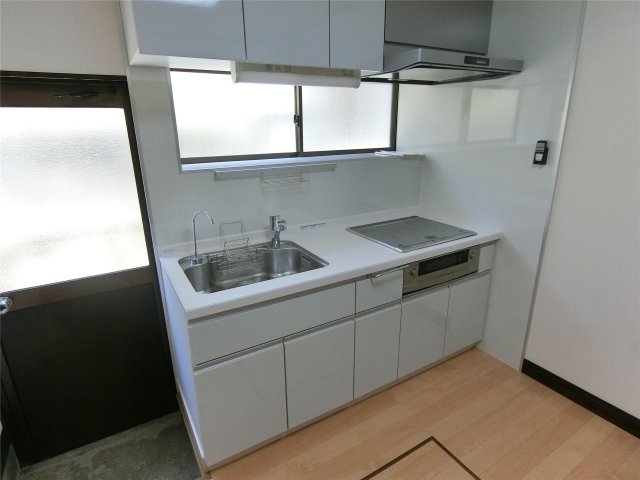 キッチン　3口IHコンロ付きのシステムキッチン♪