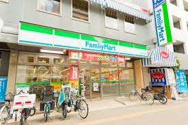 コンビニ　ファミリーマート月島二丁目店（コンビニ）まで128m