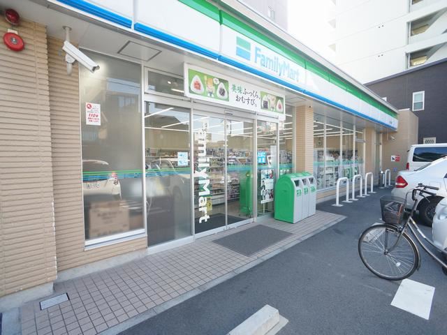 コンビニ　ファミリーマート（コンビニ）まで370m