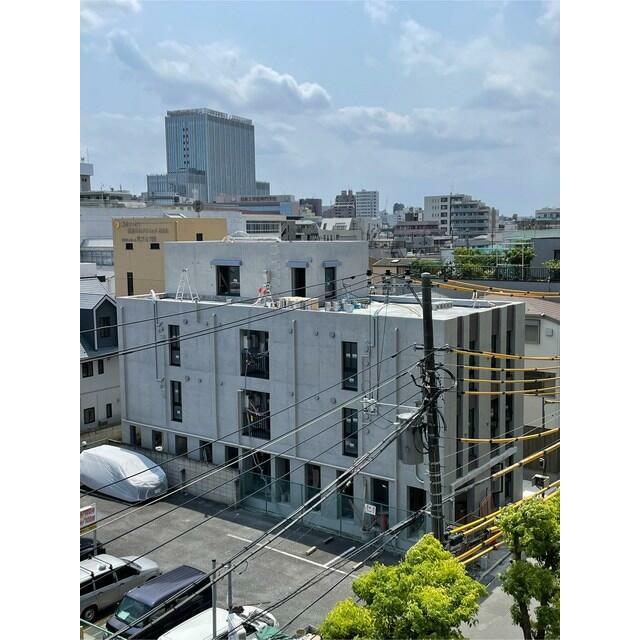 建物外観　大通りや線路とは程よく距離があります。