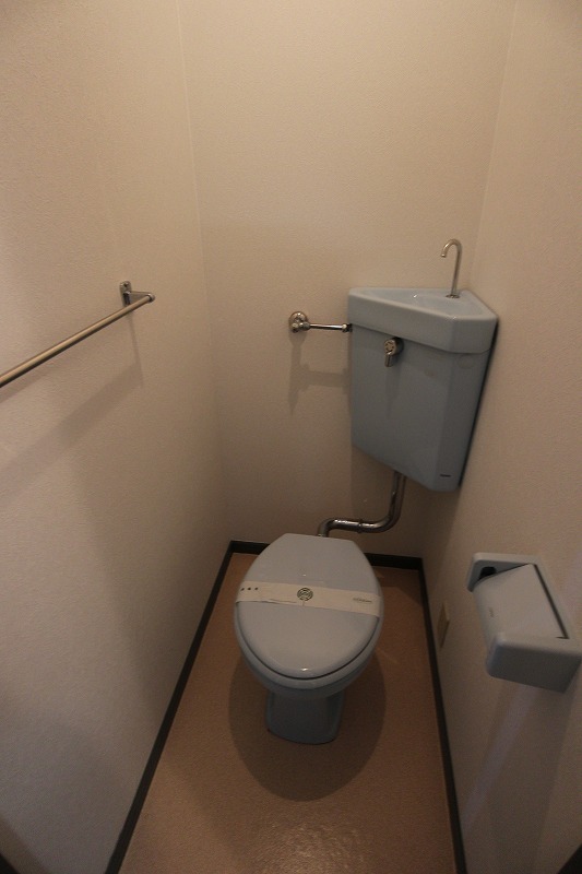 トイレ　風呂トイレ別です。