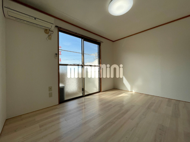 居室・リビング　明るいお部屋です