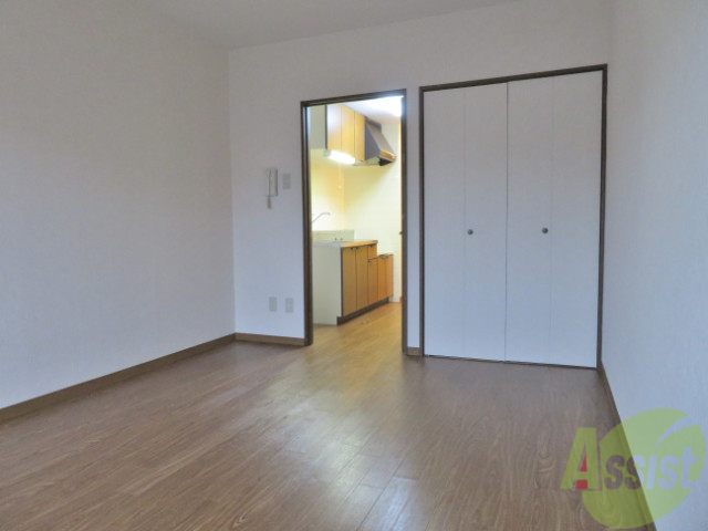 居室・リビング　こちらも別な角度からのお部屋になりますね。