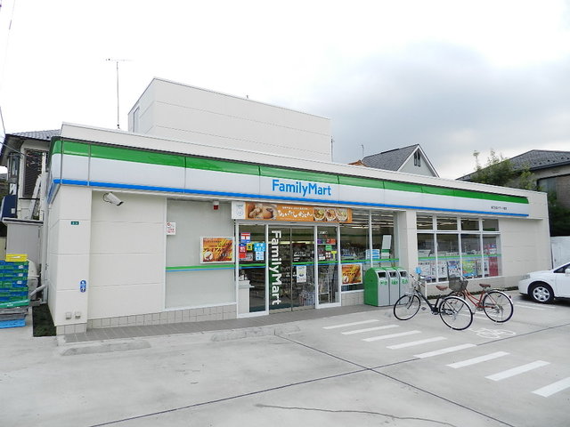 コンビニ　ファミリーマート狛江市民グランド前店（コンビニ）まで737m