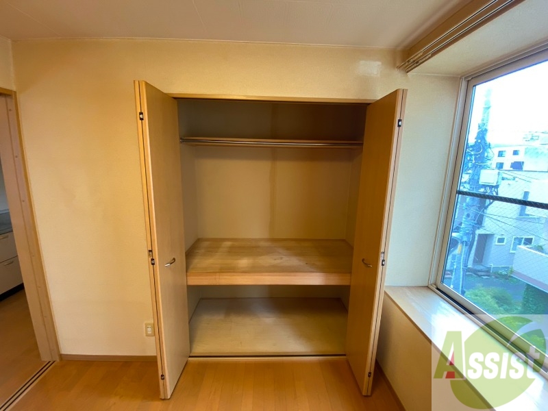 収納　寝室の収納です。部屋がすっきり片付きます。