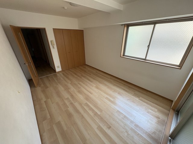 その他部屋・スペース　落ち着いた色調の寝室です