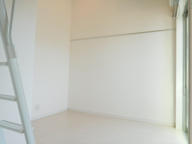 居室・リビング　白いお部屋でより一層明るく見えます