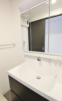 洗面設備　※別部屋の参考写真です。