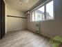 その他部屋・スペース　こちらのお部屋は光が差し込む、温かみのあるお部屋です。