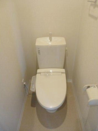 トイレ　嬉しい温水洗浄便座付き♪