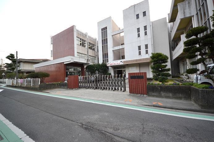 小学校　垂水小学校（小学校）まで669m