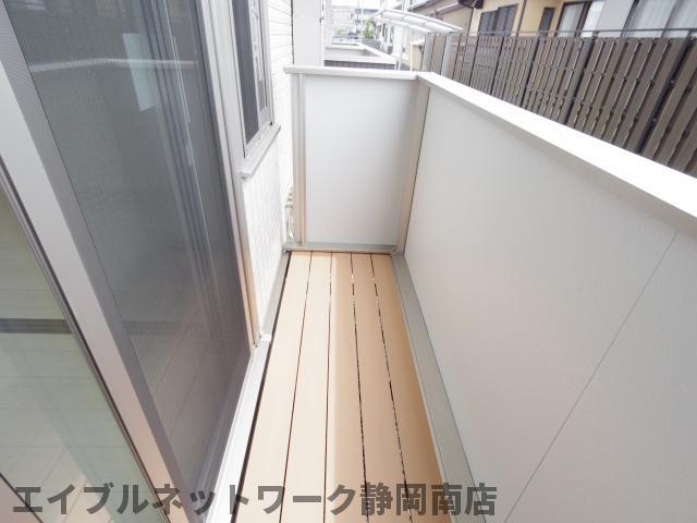 バルコニー　バルコニーからの眺めを楽しみながら食事をしませんか