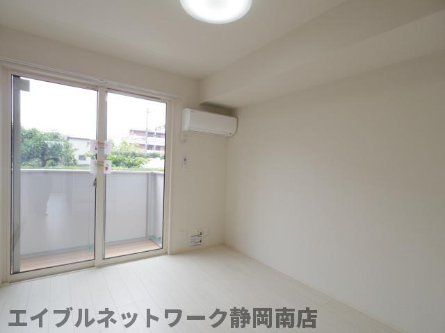 その他　おしゃれな居間です