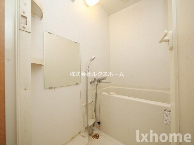 バス・シャワールーム　コンパクトで使いやすいお風呂です