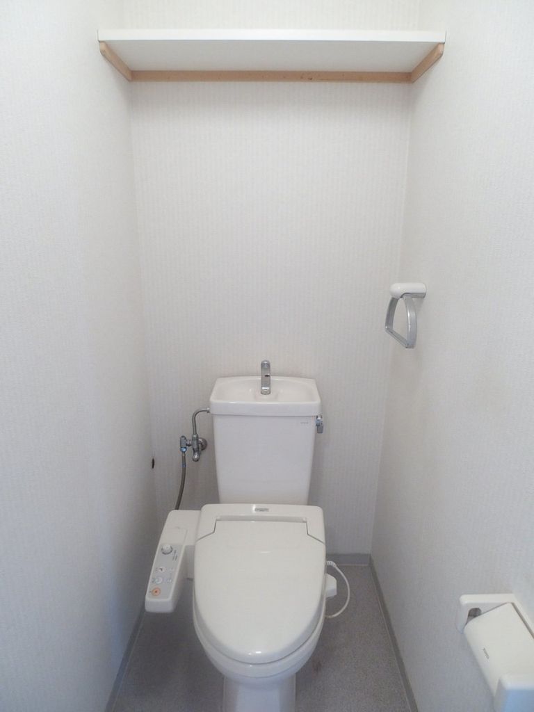 トイレ　※代表タイプの写真のため実際と異なる場合がございます