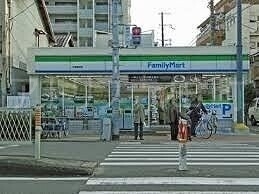 コンビニ　ファミリーマート今里駅前店（コンビニ）まで137m