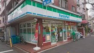 コンビニ　ファミリーマート板橋台橋通り店（コンビニ）まで240m