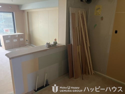 キッチン　施工中です。設備取り付け前になります。