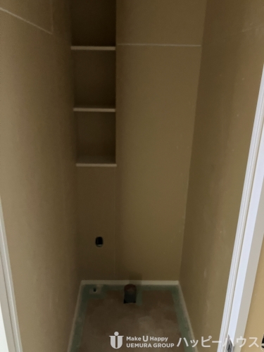 トイレ　施工中です。設備取り付け前になります