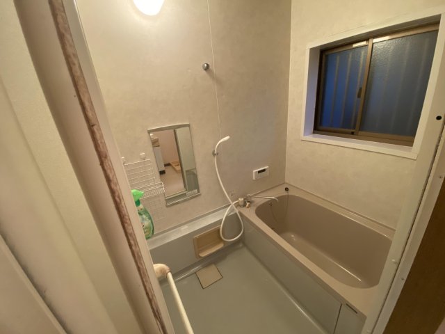 バス・シャワールーム　追い焚き機能付きの最新給湯システム