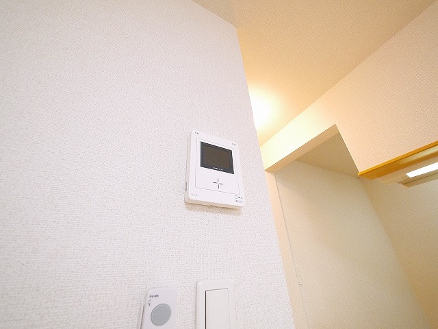 セキュリティ　お顔が見えるモニター付きインターホンで安心。