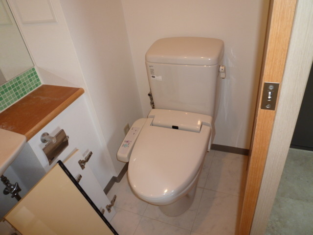 トイレ　ウォシュレット付き