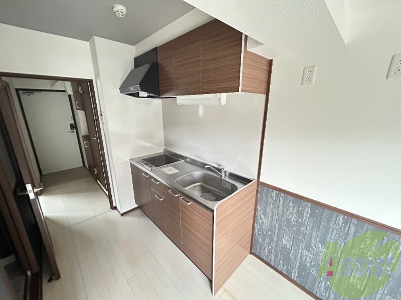 キッチン　シンプルで使いやすいキッチンです。下には収納もございます。
