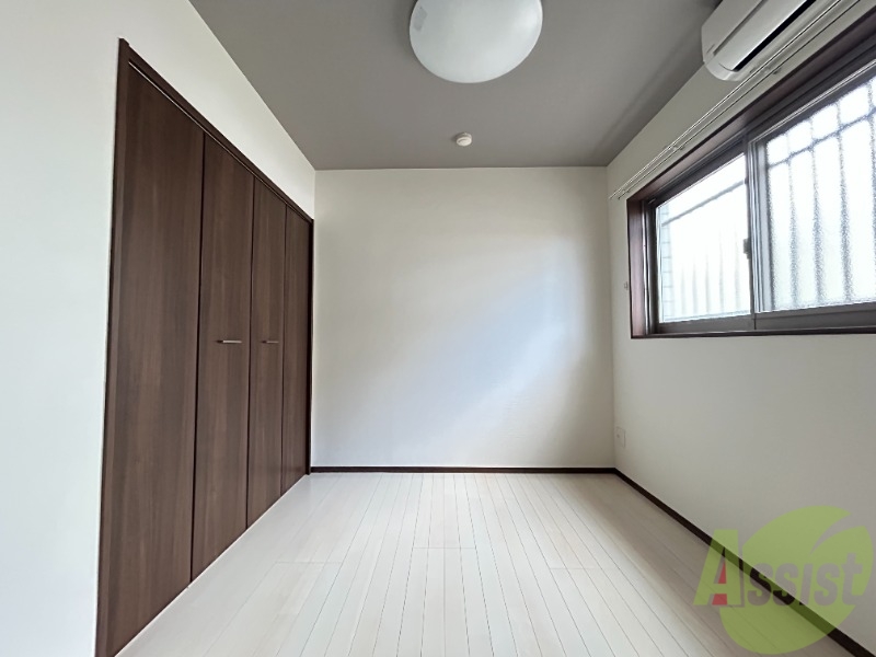 その他部屋・スペース　洋室は陽がよく差し明るい印象でございました