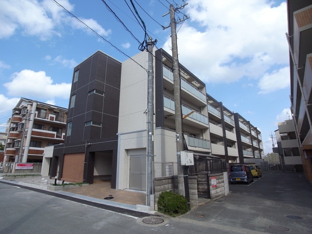 建物外観　オートロック・エレベータあります☆