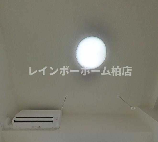 その他設備　エアコン・室内物干し・照明です