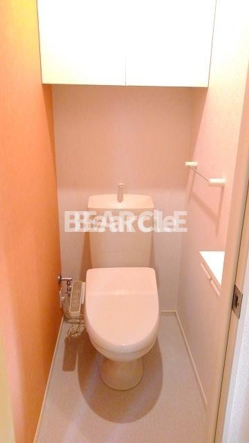 トイレ　落ち着いた色調のトイレです