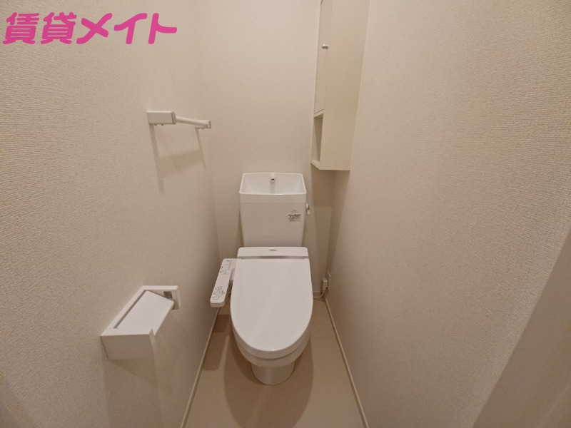 トイレ　同型反転タイプ