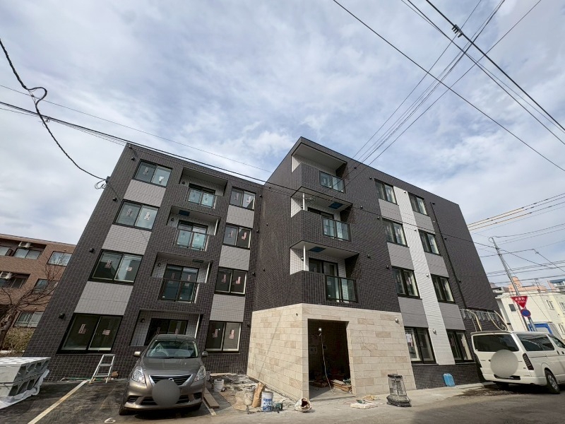 建物外観　札幌市中央区南７条「ＩＬ　ＬＥＯＮＥ」