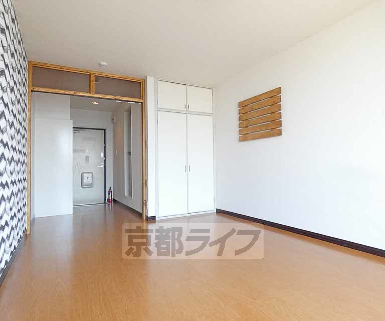 居室・リビング　お洒落なアクセントクロス