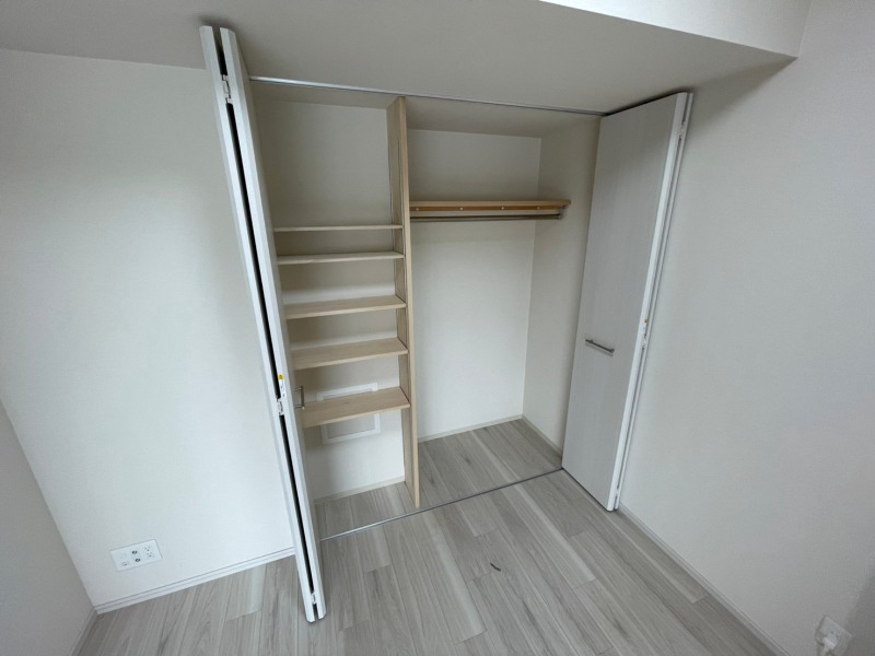 収納　寝室の収納です。部屋がすっきり片付きます。
