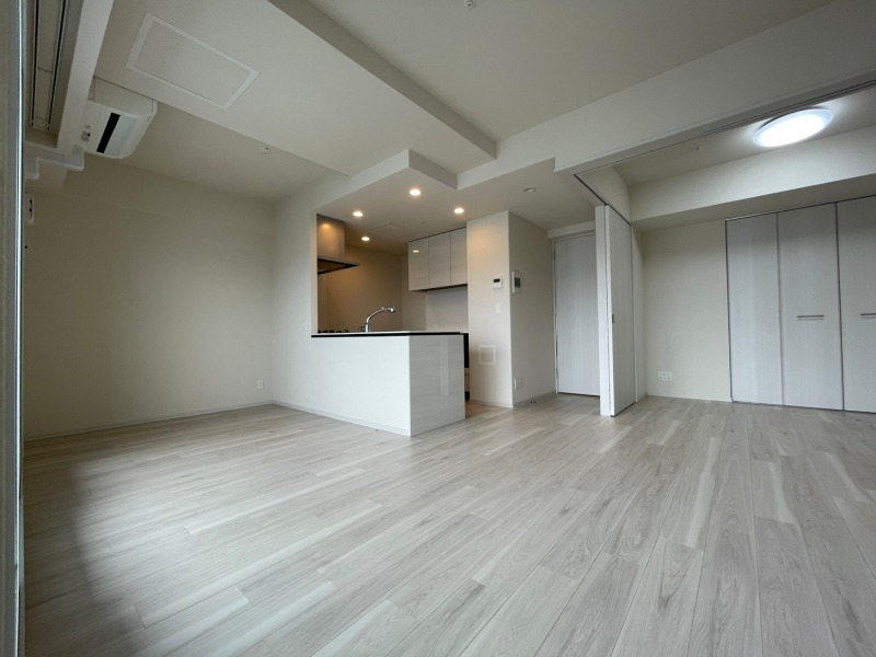 居室・リビング　広くてキレイなお部屋が広がっていて、充実した生活が送れそう。