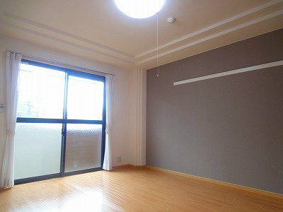 その他部屋・スペース　照明器具付きの寝室になります。