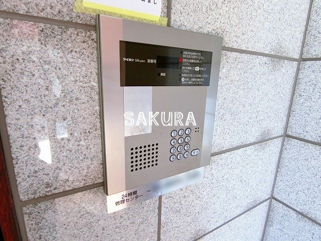 セキュリティ　不審者、勧誘員をシャットアウトできるオートロックです♪