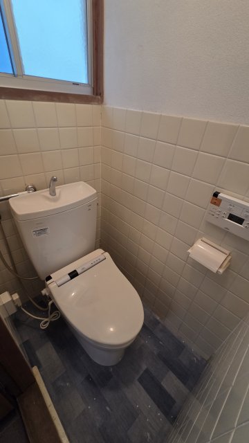 LI-RI 浜甲子園貸家のトイレ写真