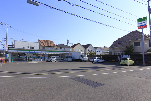 コンビニ　ファミリーマート　松山土居田東店（コンビニ）まで240m
