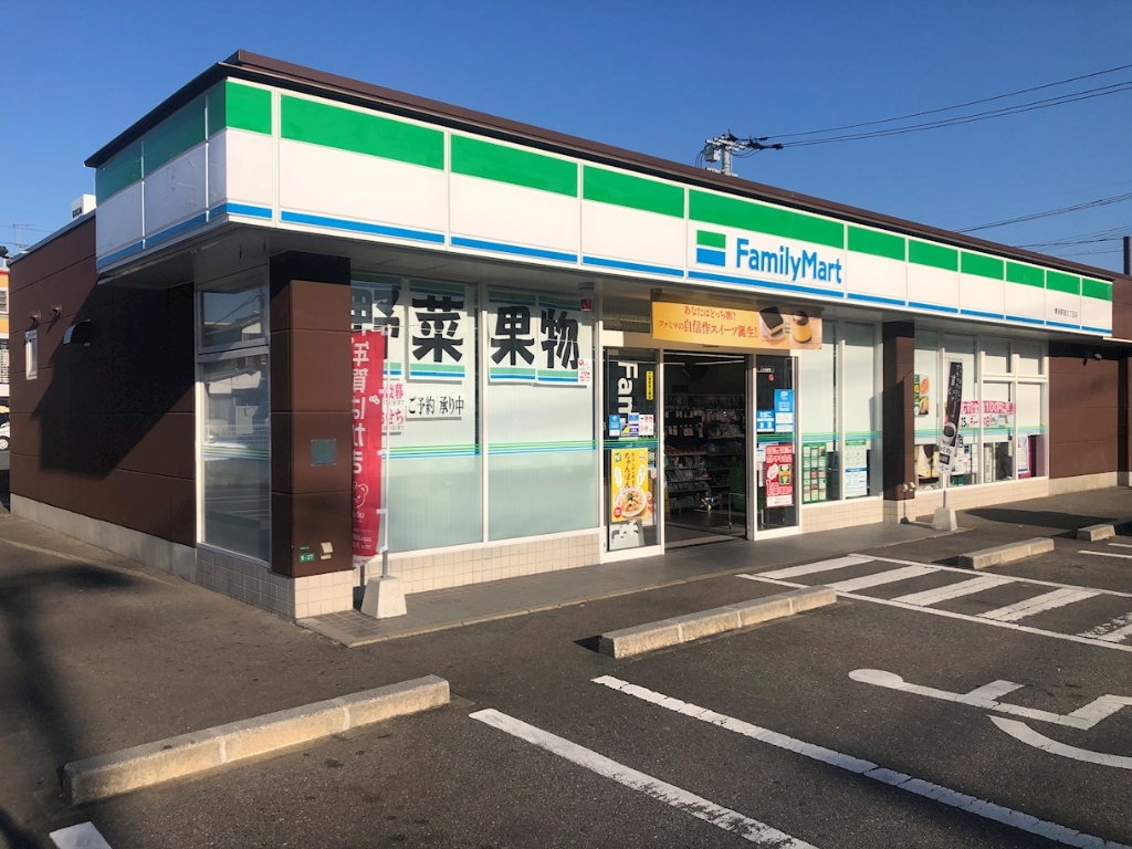 コンビニ　ファミリーマート 博多駅南六丁目店（コンビニ）まで125m