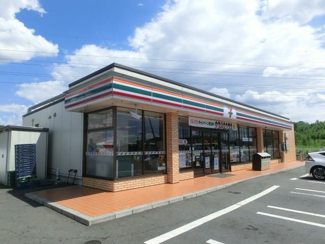 コンビニ　セブンイレブン（コンビニ）まで670m