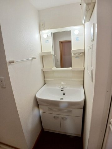 洗面設備　スペースが確保できる洗面所です