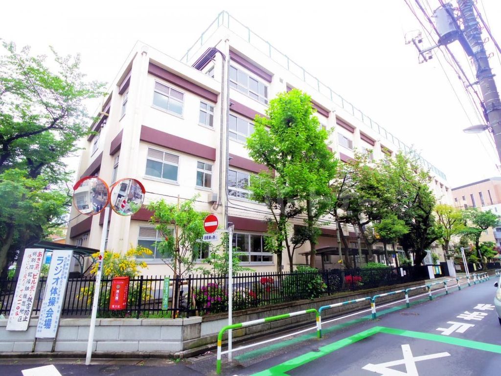 小学校　荒川区立第六日暮里小学校（小学校）まで490m