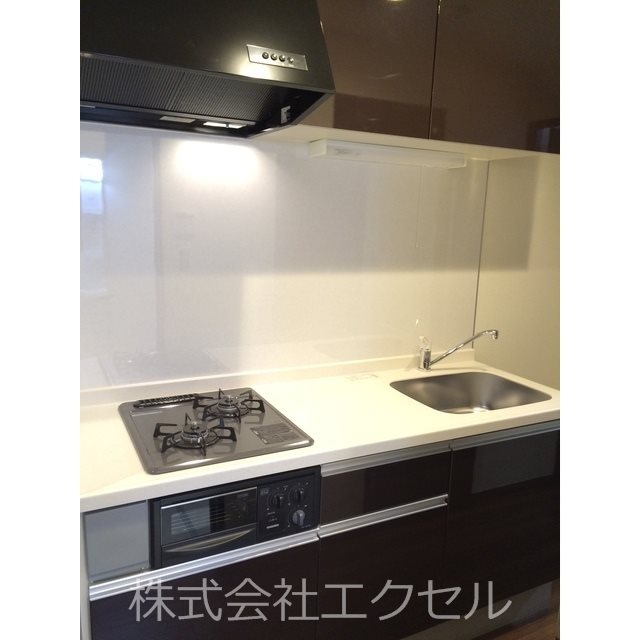 キッチン　二口ガスシステムキッチン(グリル付）です。