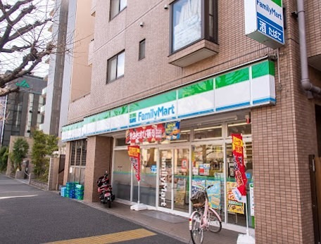 コンビニ　ファミリーマート 杉並成田東五丁目店（コンビニ）まで272m